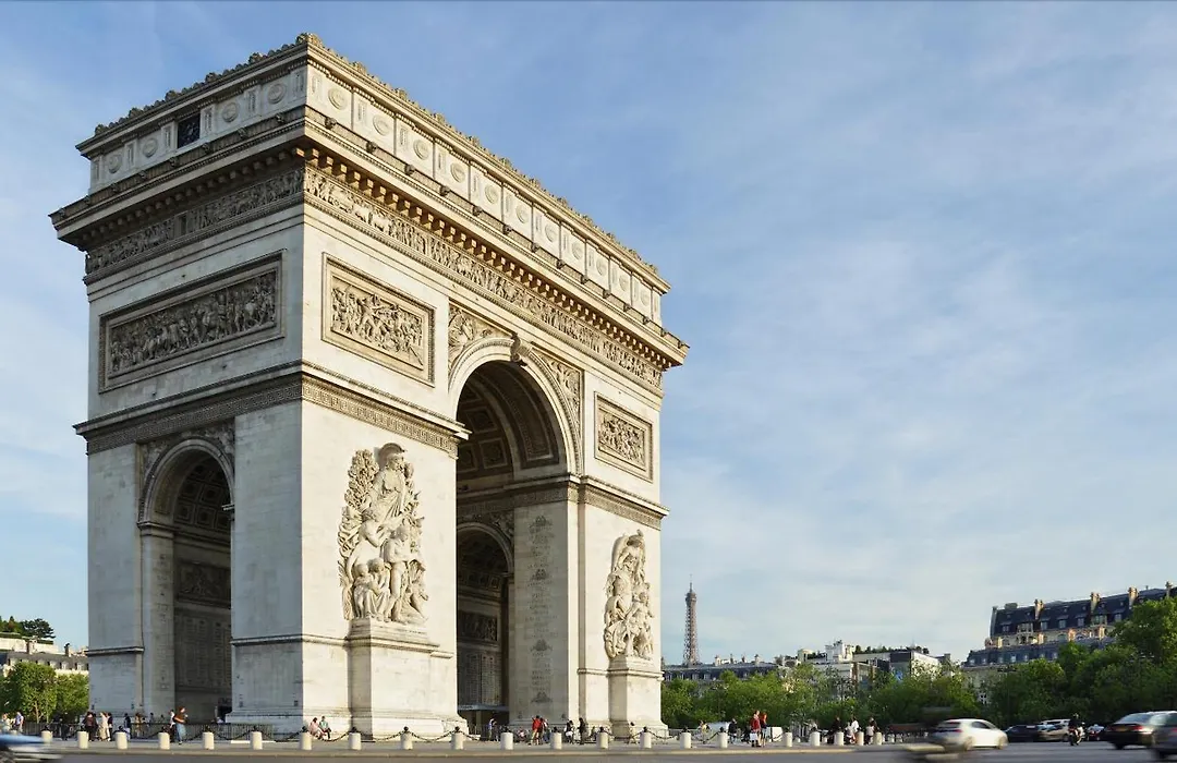 Paris Square-1