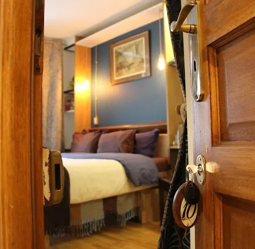 Cédric Accueille - Homestay PARIS